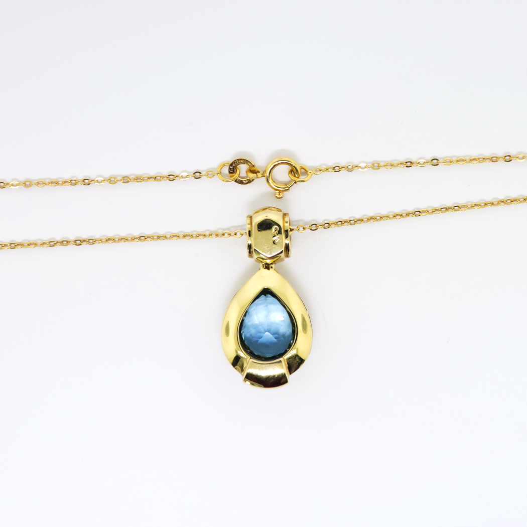 Handcrafted 1.35 Carat Aquamarine 18 Karat Yellow Gold Pendant Necklace For  Sale at 1stDibs