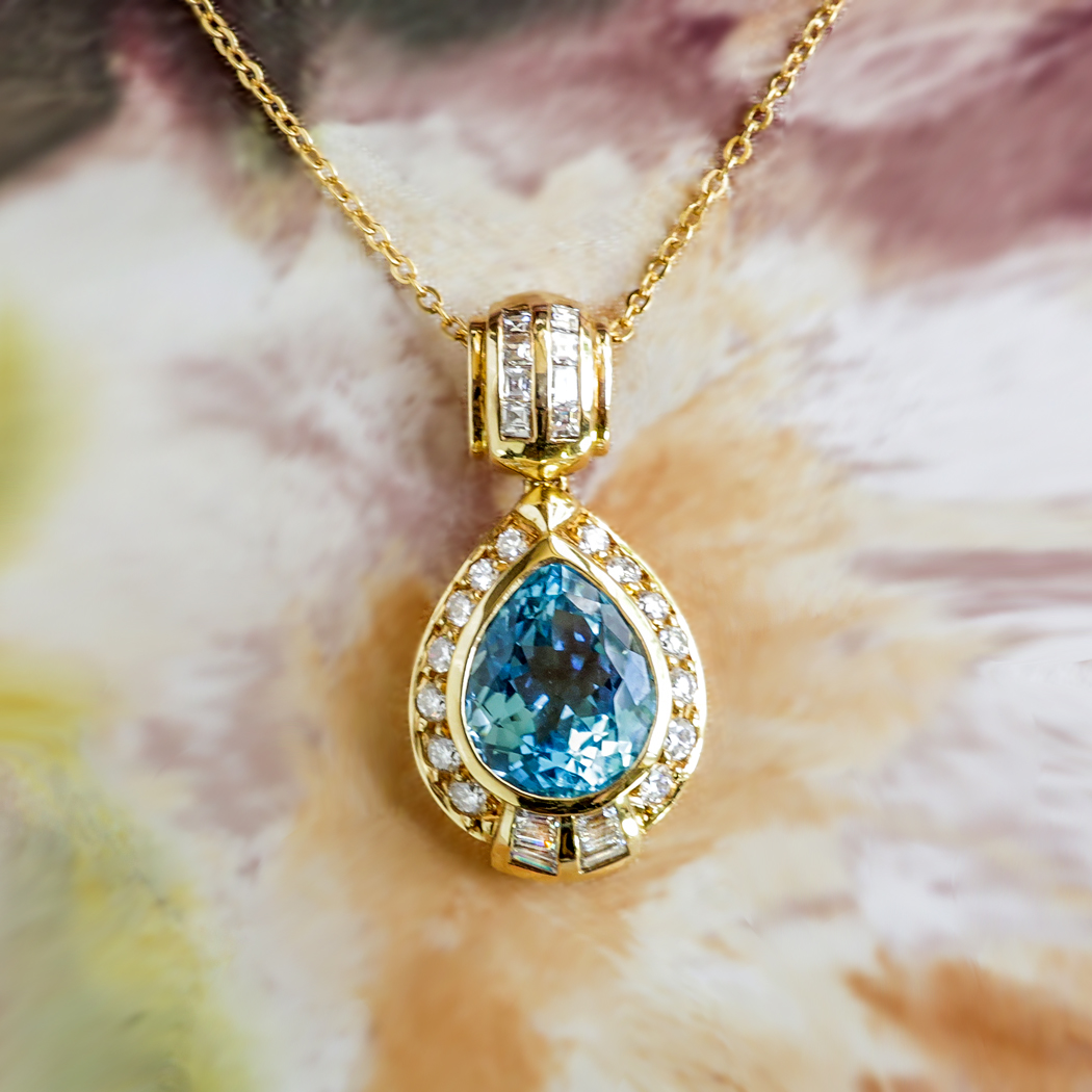 Handcrafted 1.35 Carat Aquamarine 18 Karat Yellow Gold Pendant Necklace For  Sale at 1stDibs